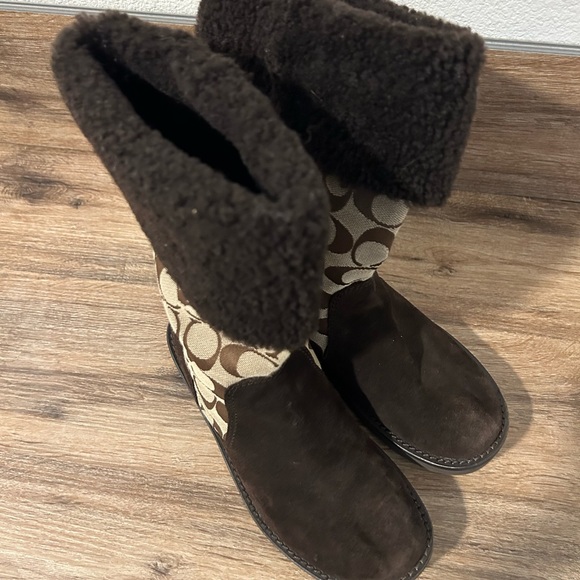 Coach signature logo suede and fleece brown boots (Kelly). Size 6 - Picture 7 of 8